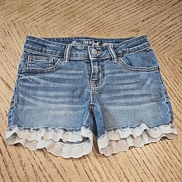 Denim whith white lace trim shorts size 7/8 Cat& Jack - Picture 1 of 7